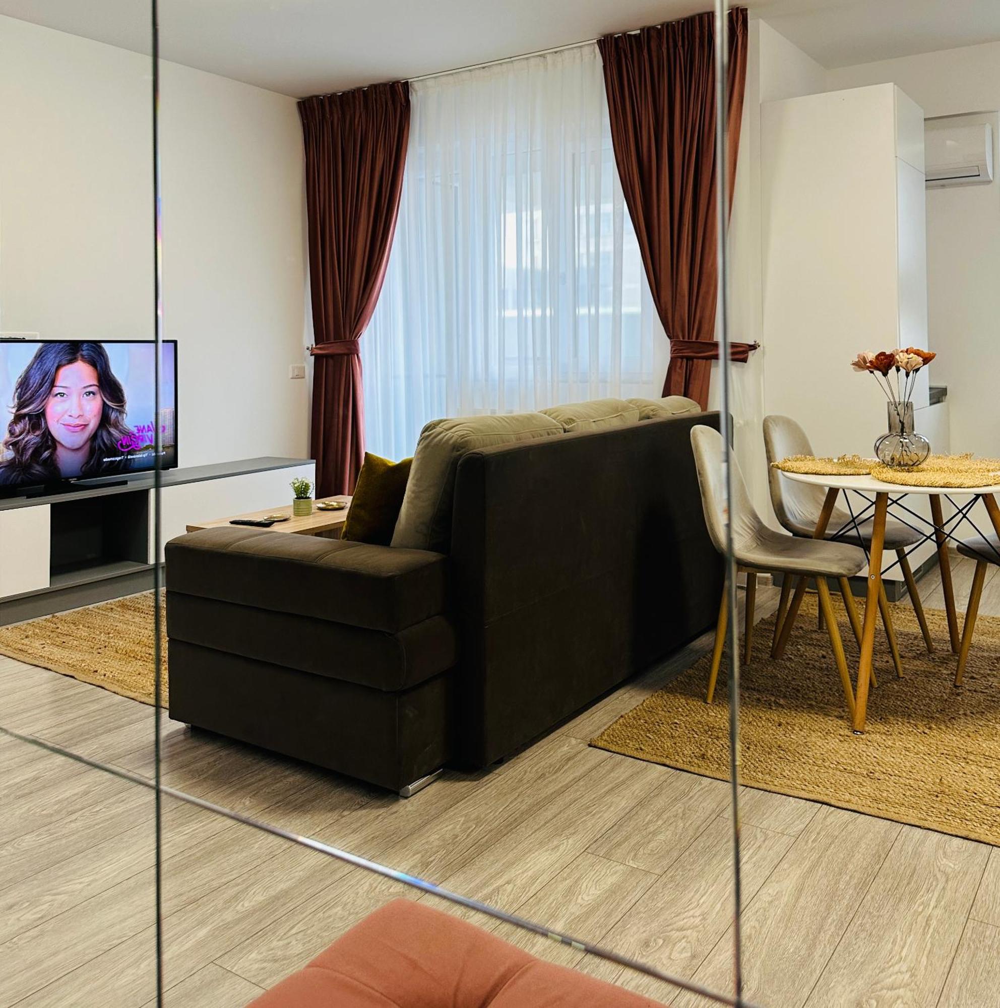 Palas Retreat - Q Residence 이아시 외부 사진