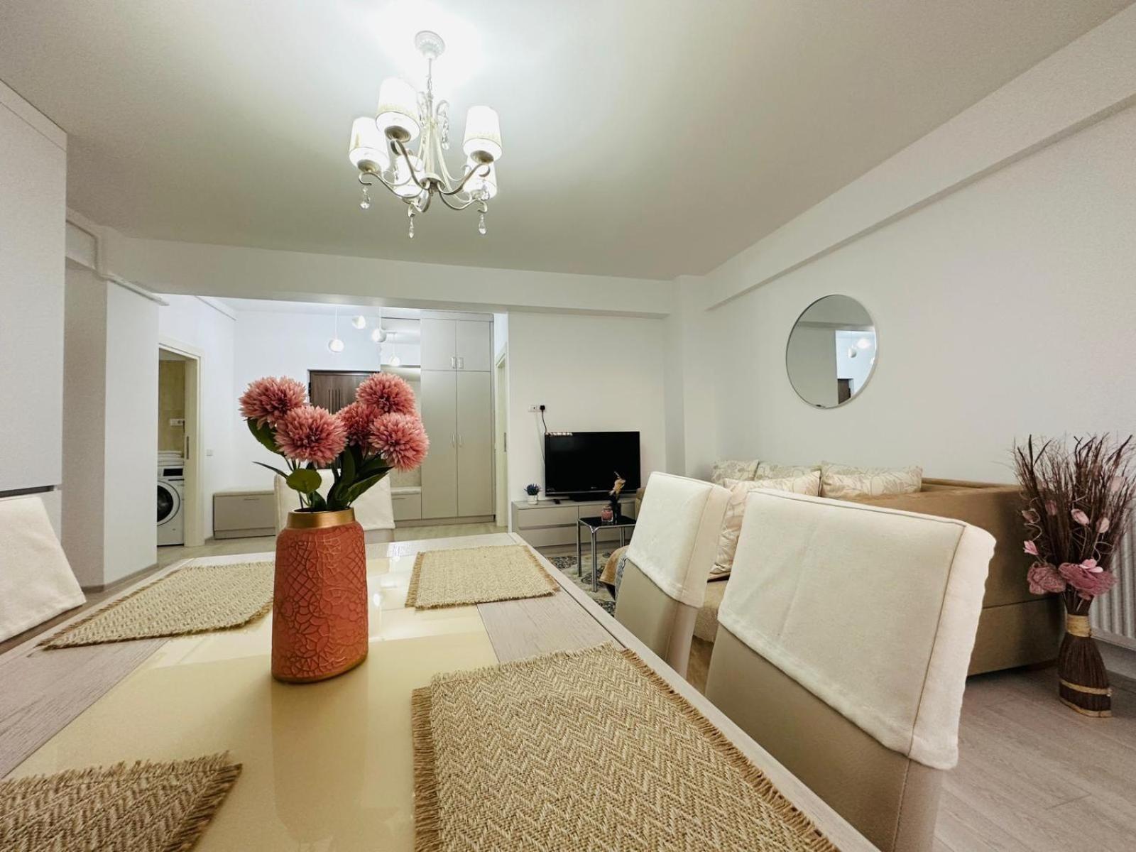 Palas Retreat - Q Residence 이아시 외부 사진