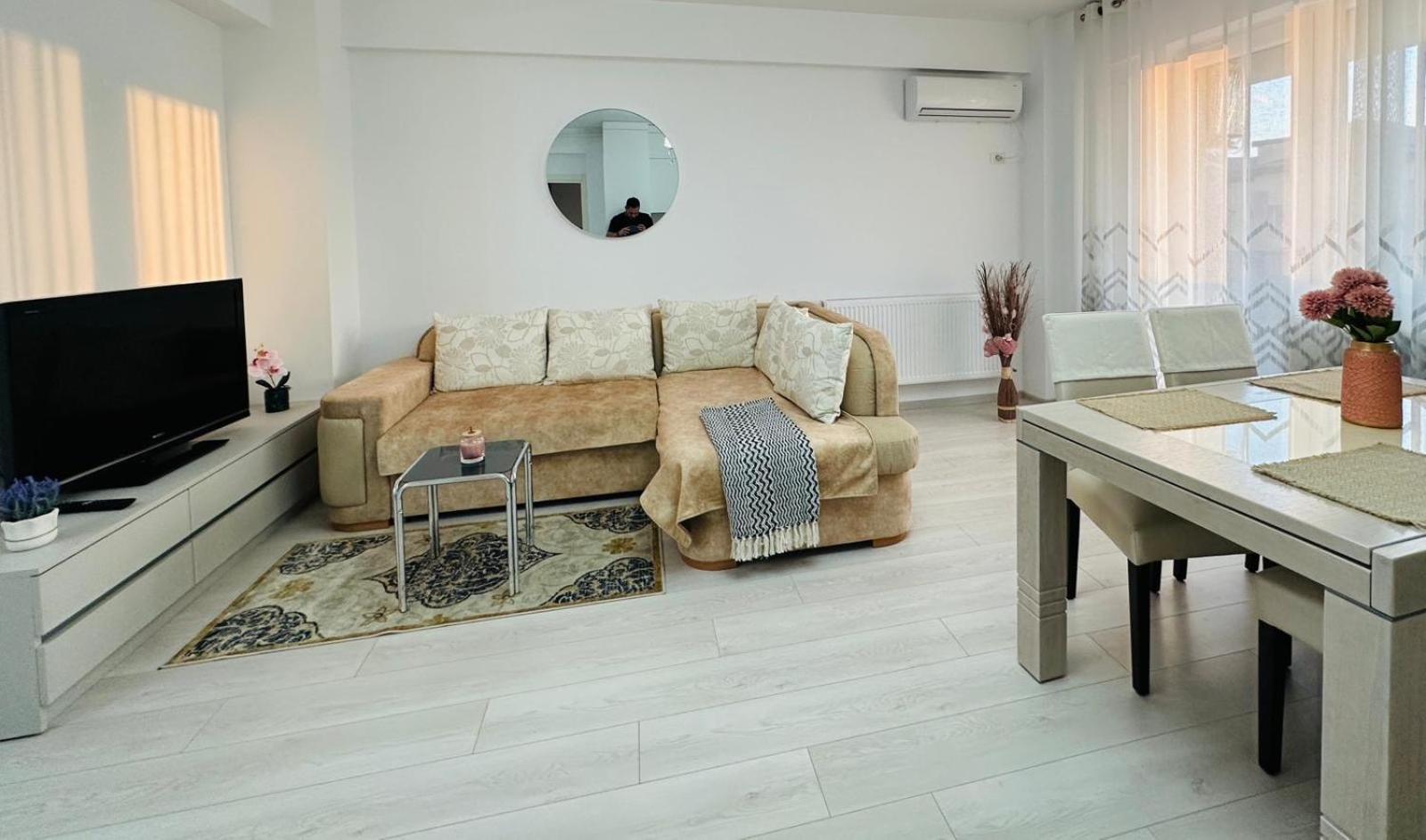 Palas Retreat - Q Residence 이아시 외부 사진