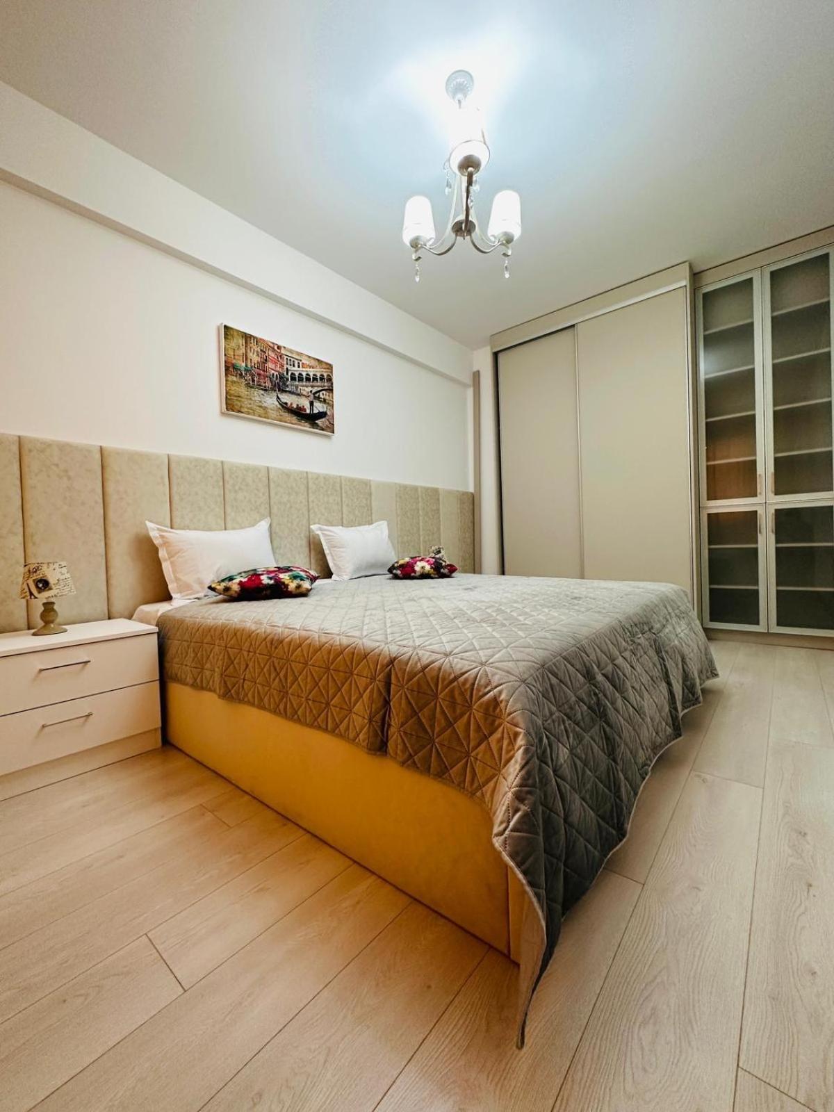 Palas Retreat - Q Residence 이아시 외부 사진